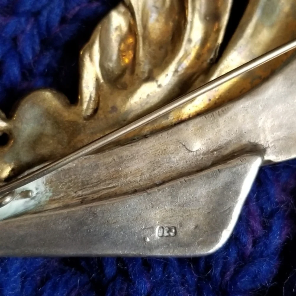Vintage brooch brutalist stylized wing gold sterling silver pin 925 futuristic
